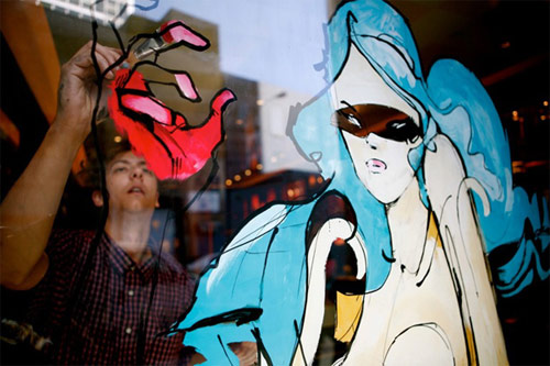 anthony lister paints the standard hotel new york