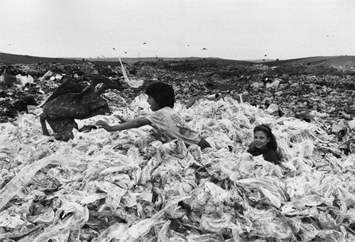 photographer photography Jordis Antonia Schlösser living on a dump romania
