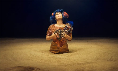 Bjӧrk - Mutual Core music video directed by Andrew Thomas Huang