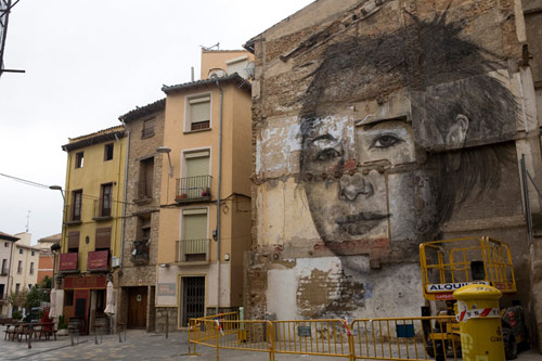 Giant charcoal drawings by Jorge Rodriguez-Gerada