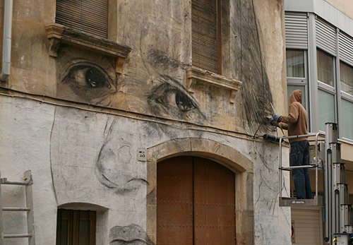 Giant charcoal drawings by Jorge Rodriguez-Gerada