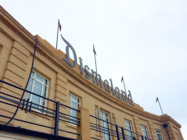 dismaland-banksy11